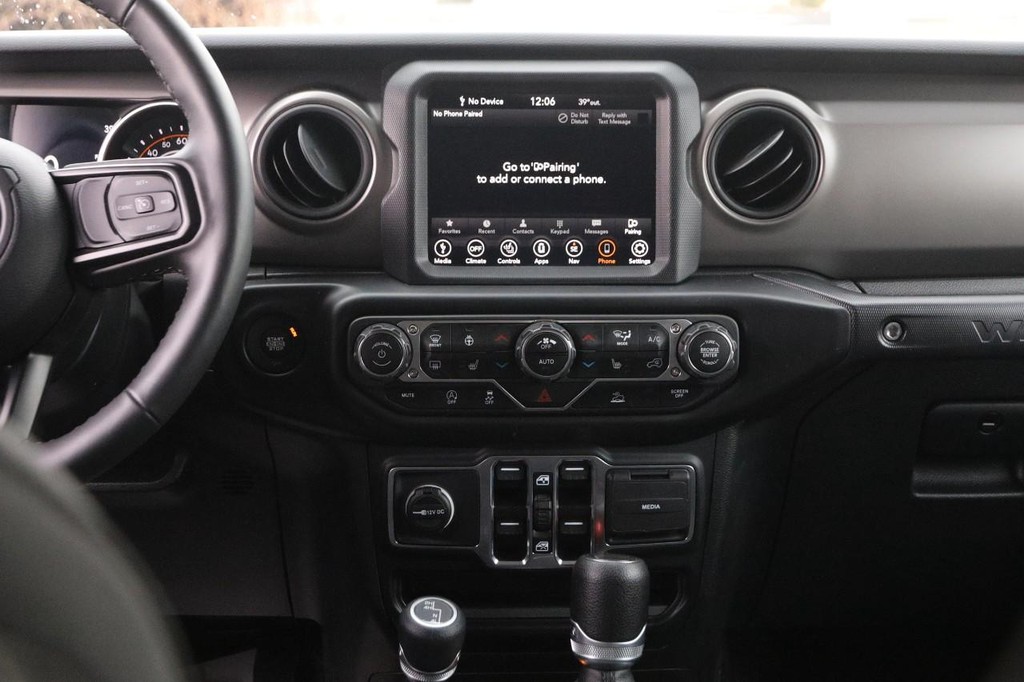 Jeep Wrangler Vehicle Image 24