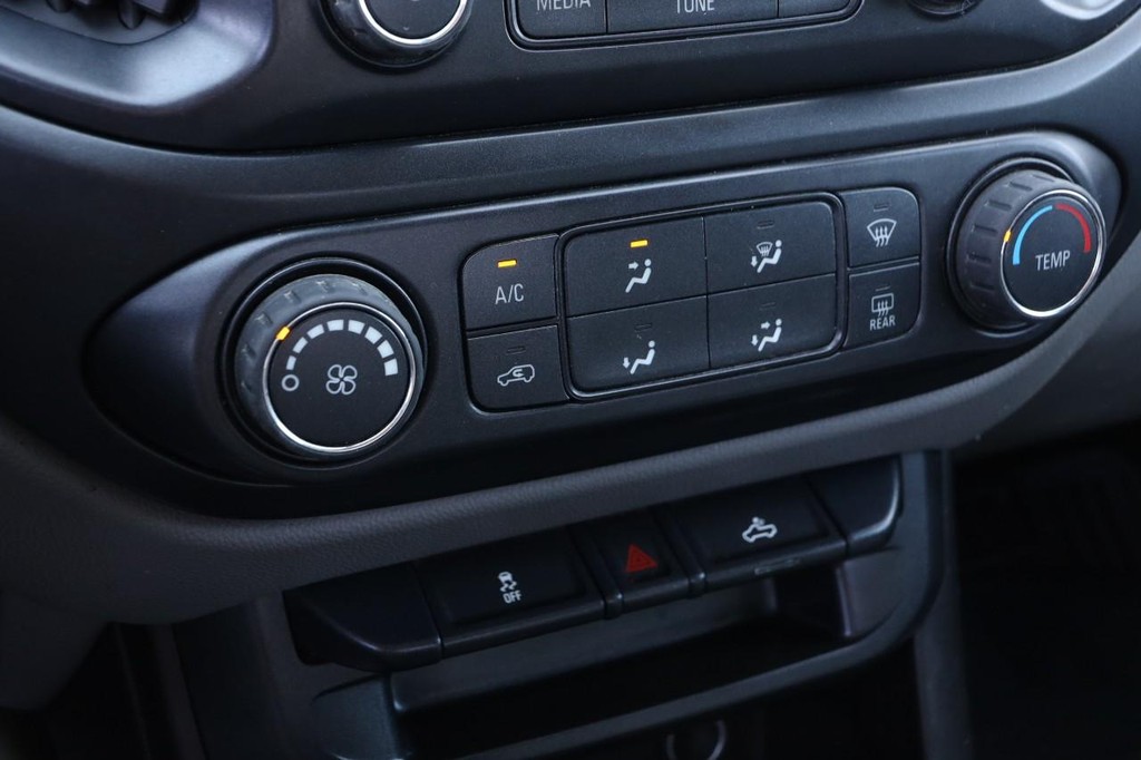 GMC Canyon Vehicle Image 14