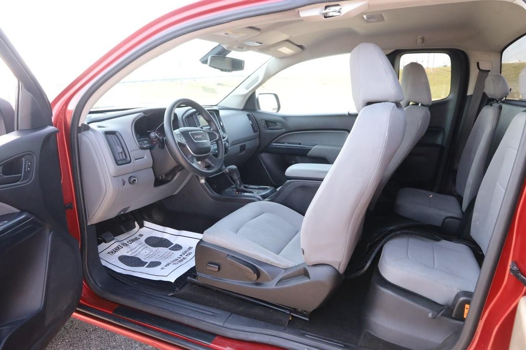 GMC Canyon Vehicle Image 16