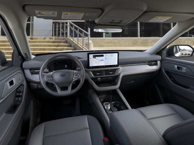 Ford Explorer Vehicle Full-screen Gallery Image 9
