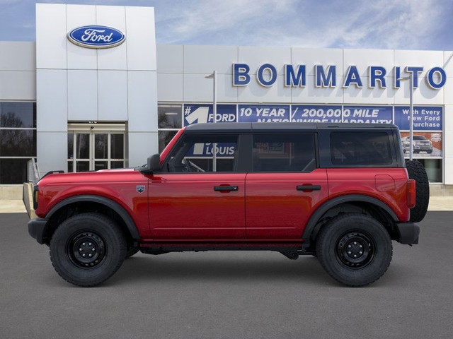 Ford Bronco Vehicle Full-screen Gallery Image 3