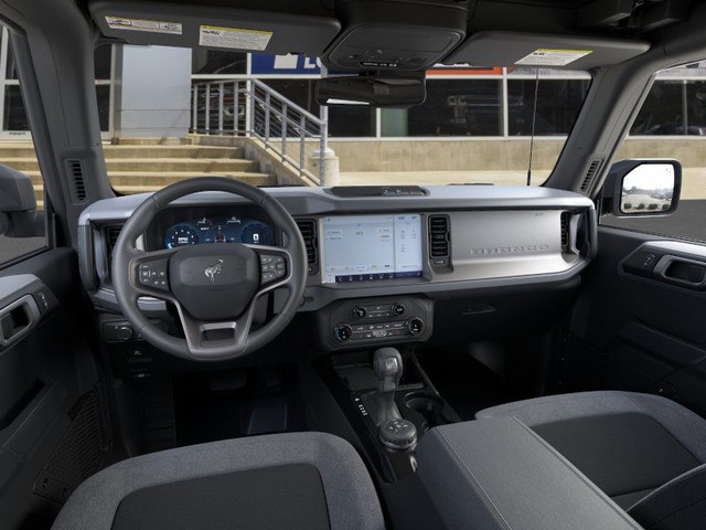 Ford Bronco Vehicle Full-screen Gallery Image 9