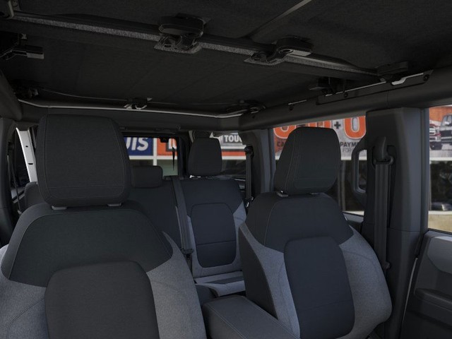 Ford Bronco Vehicle Full-screen Gallery Image 12