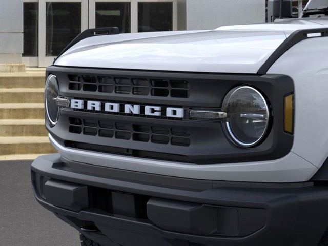 Ford Bronco Vehicle Full-screen Gallery Image 19