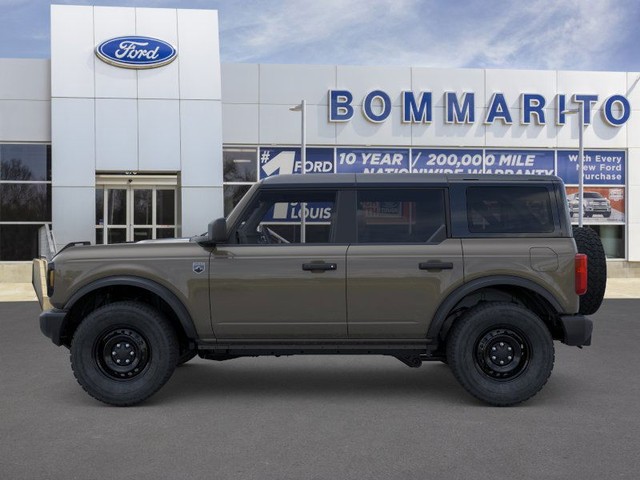 Ford Bronco Vehicle Full-screen Gallery Image 3