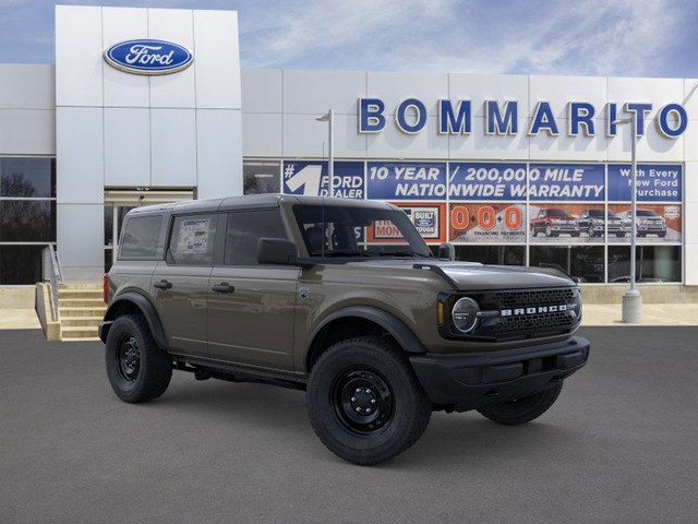 Ford Bronco Vehicle Full-screen Gallery Image 7