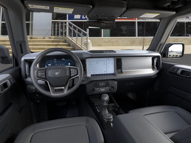 Ford Bronco Vehicle Full-screen Gallery Image 9