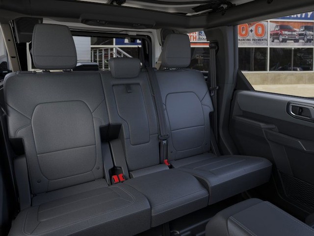 Ford Bronco Vehicle Full-screen Gallery Image 11