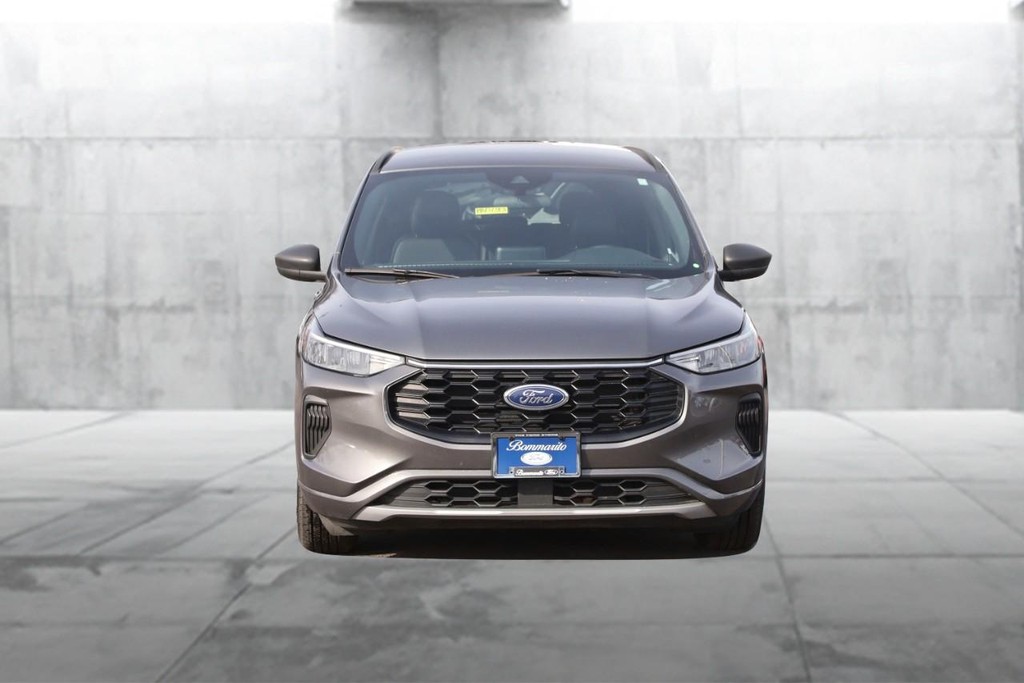 Ford Escape Vehicle Full-screen Gallery Image 4