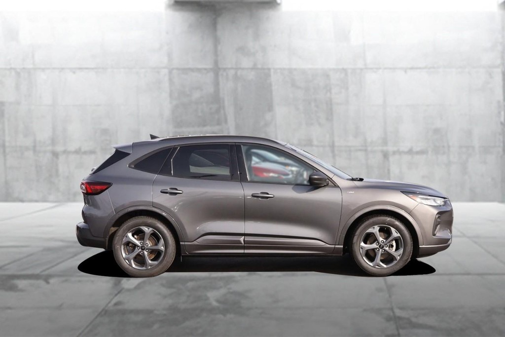 Ford Escape Vehicle Full-screen Gallery Image 5