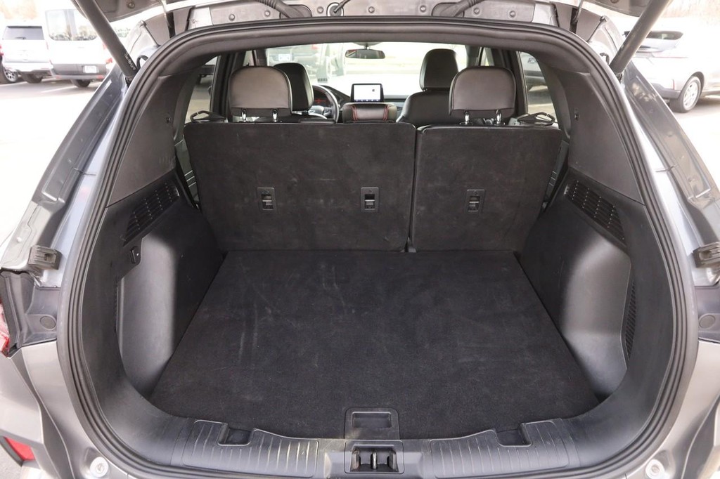 Ford Escape Vehicle Full-screen Gallery Image 7