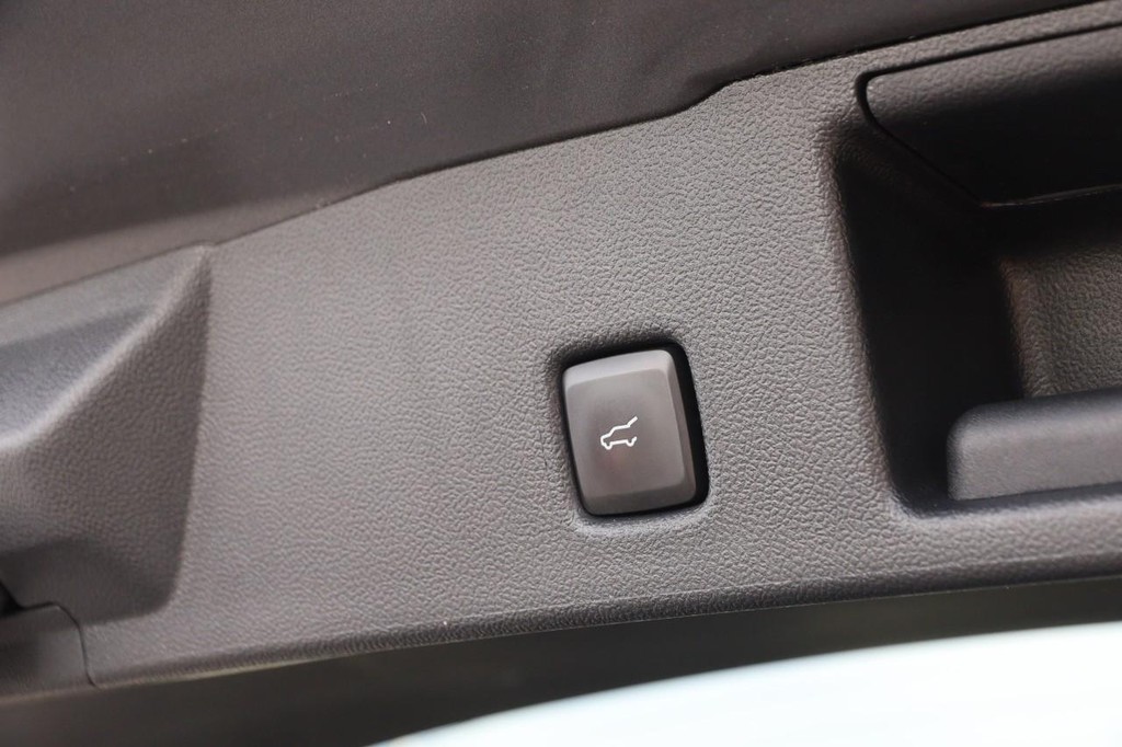 Ford Escape Vehicle Full-screen Gallery Image 8