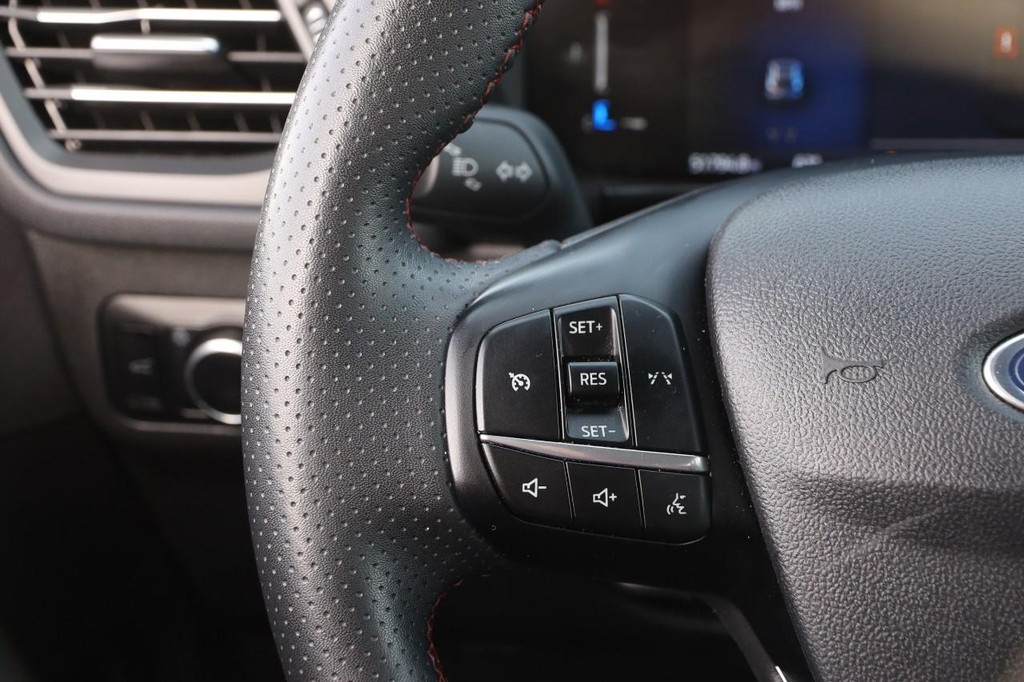 Ford Escape Vehicle Full-screen Gallery Image 10