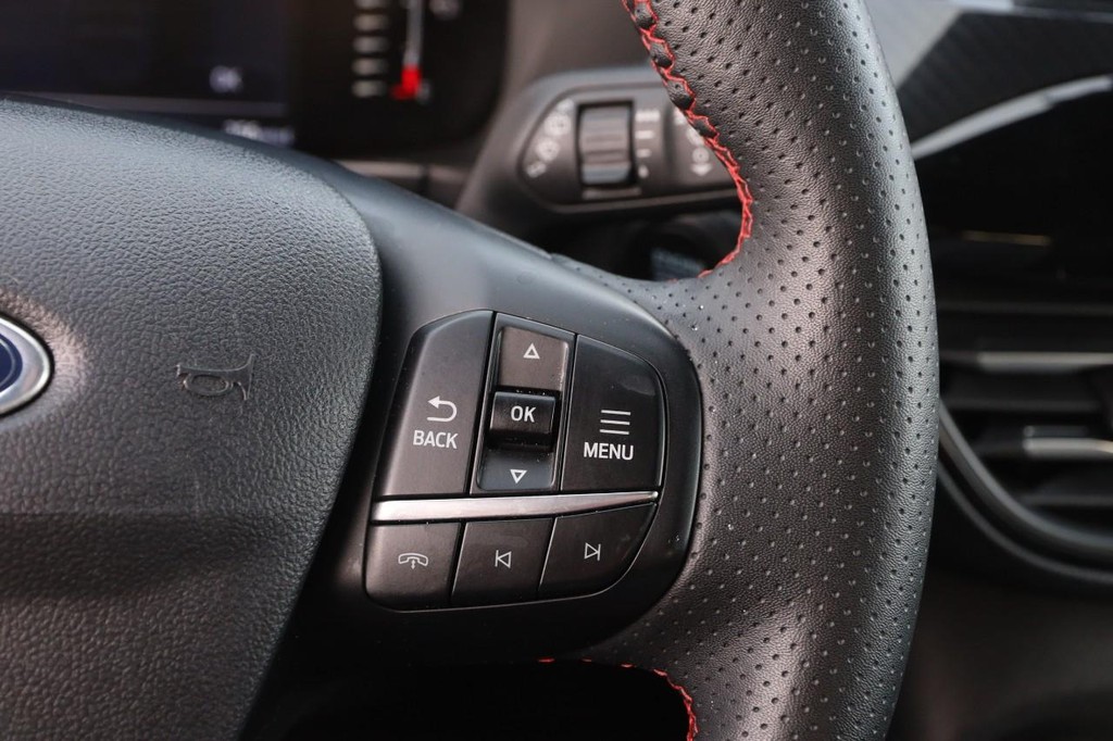 Ford Escape Vehicle Full-screen Gallery Image 11