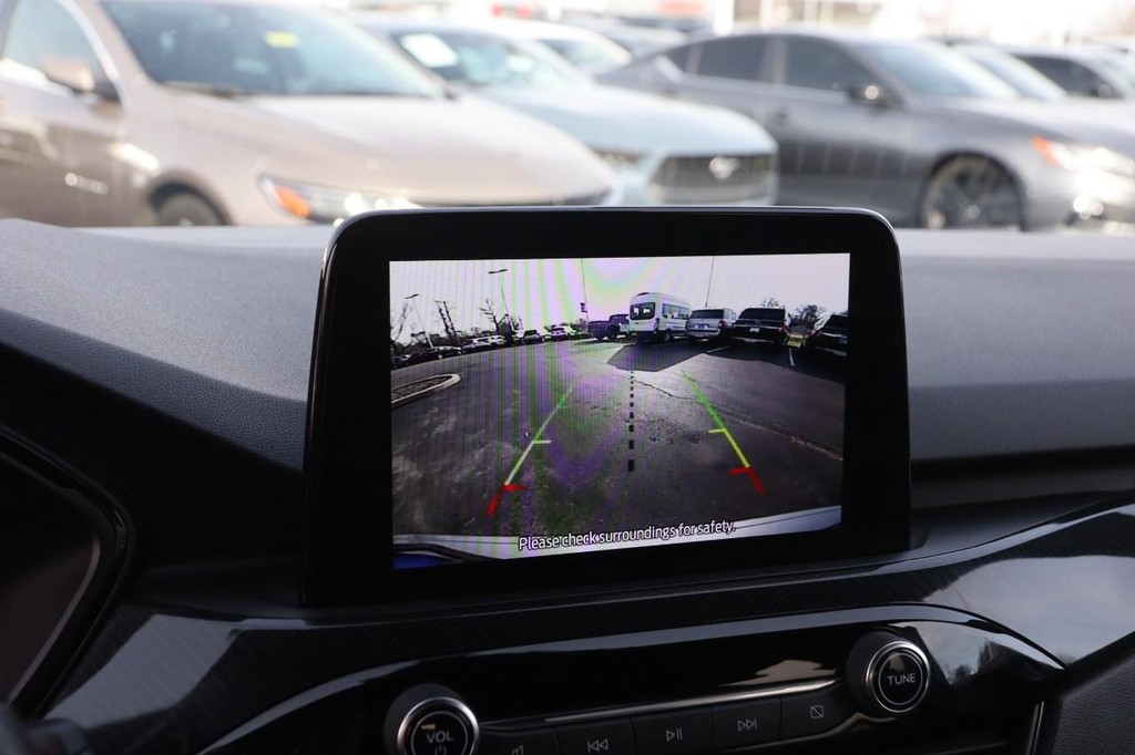 Ford Escape Vehicle Full-screen Gallery Image 15