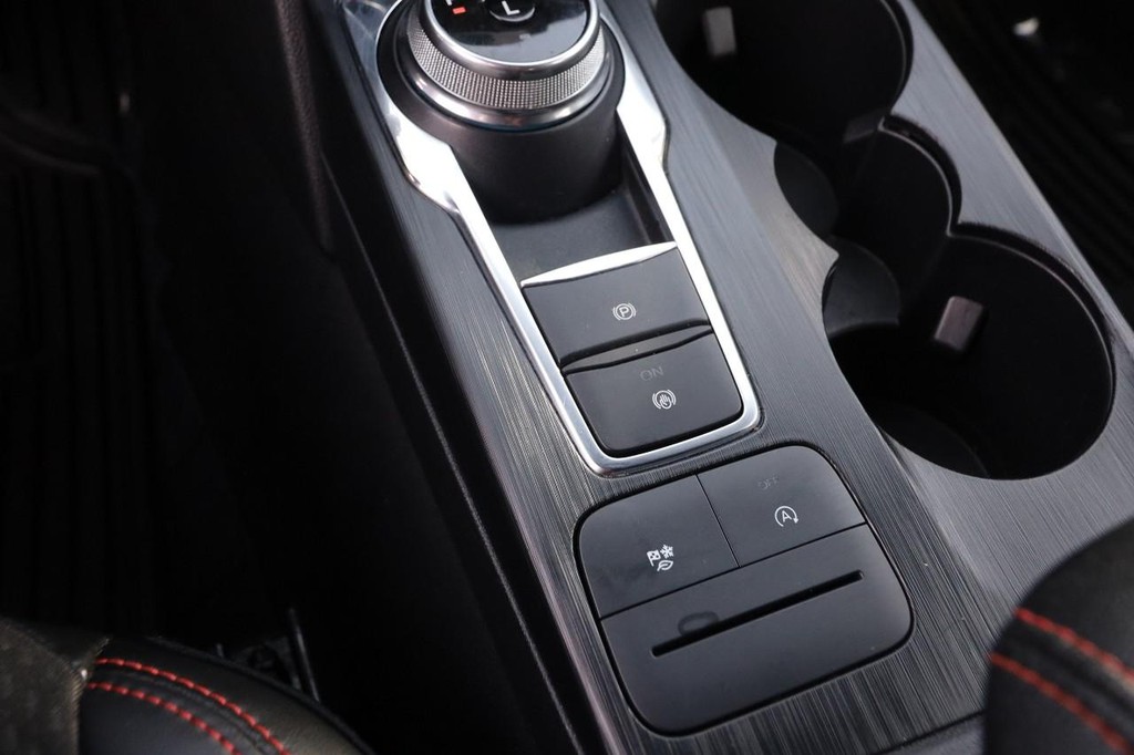 Ford Escape Vehicle Full-screen Gallery Image 17