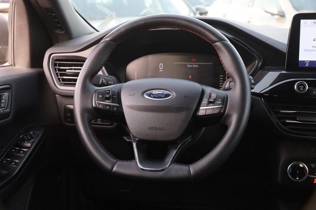 Ford Escape Vehicle Full-screen Gallery Image 21