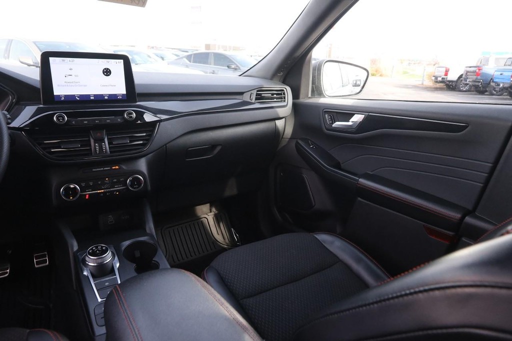 Ford Escape Vehicle Full-screen Gallery Image 23