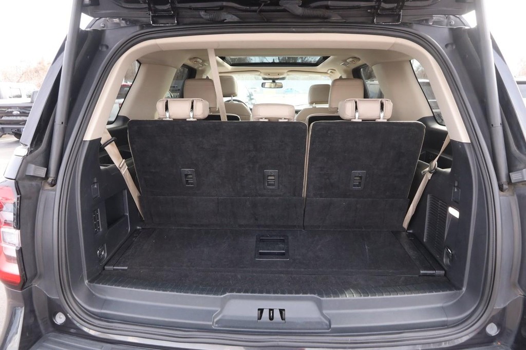 Ford Expedition Vehicle Full-screen Gallery Image 7