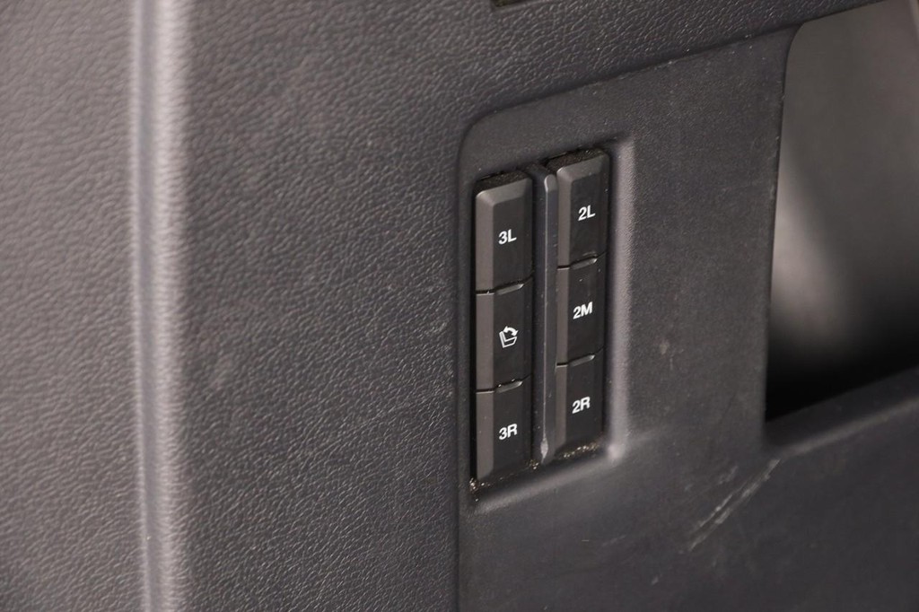 Ford Expedition Vehicle Full-screen Gallery Image 8