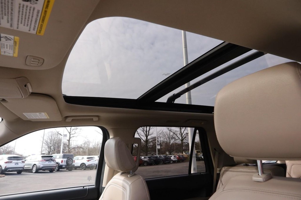 Ford Expedition Vehicle Full-screen Gallery Image 10