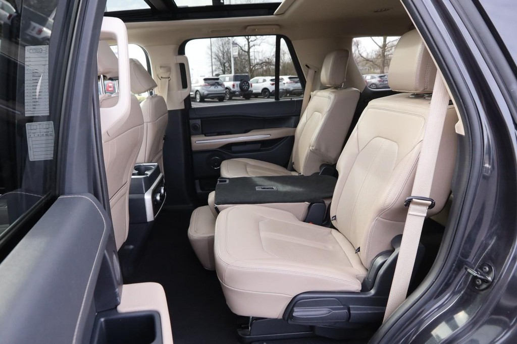 Ford Expedition Vehicle Full-screen Gallery Image 12
