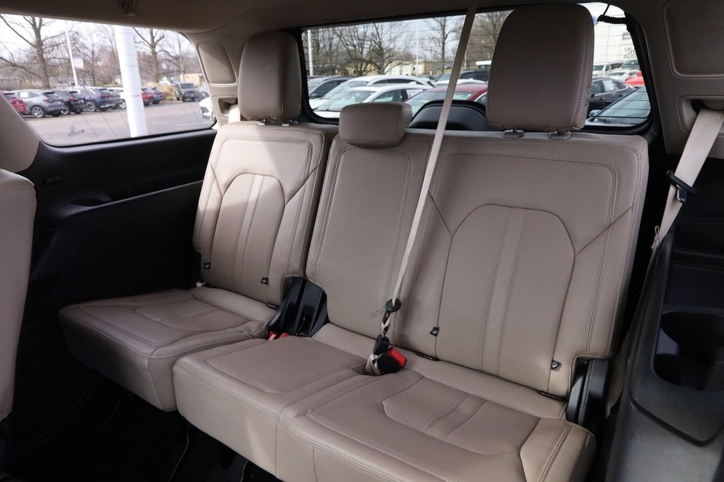 Ford Expedition Vehicle Full-screen Gallery Image 13