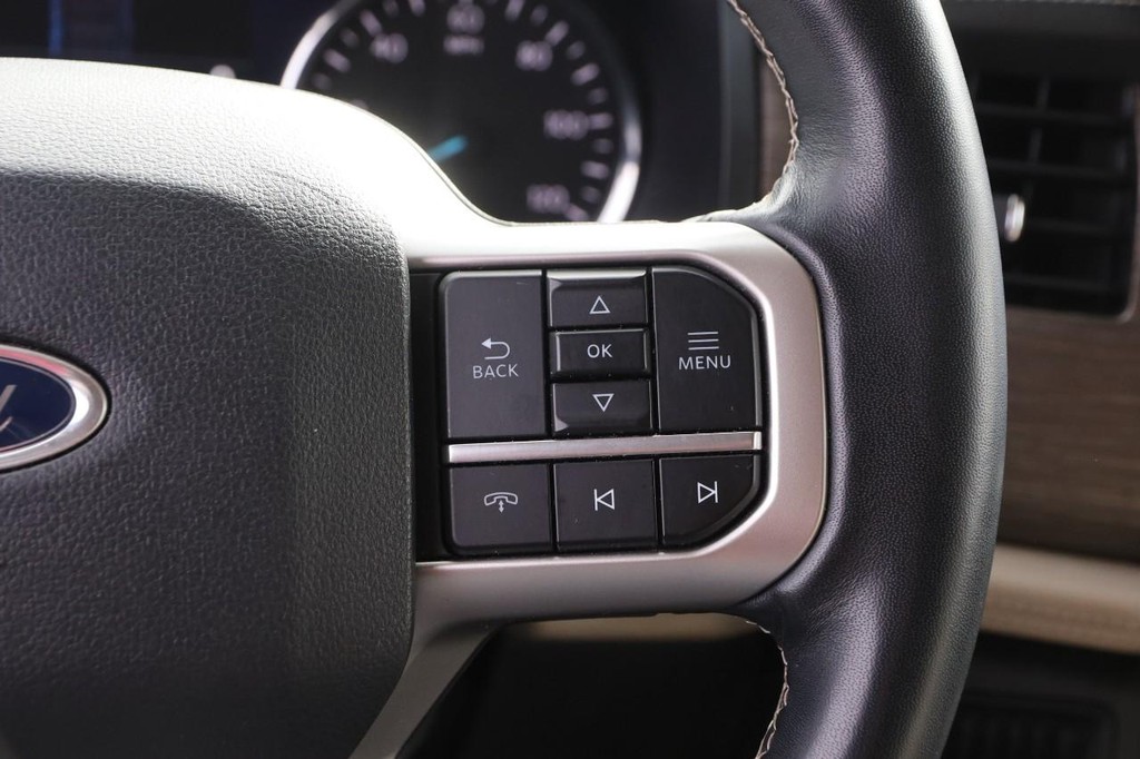 Ford Expedition Vehicle Full-screen Gallery Image 16