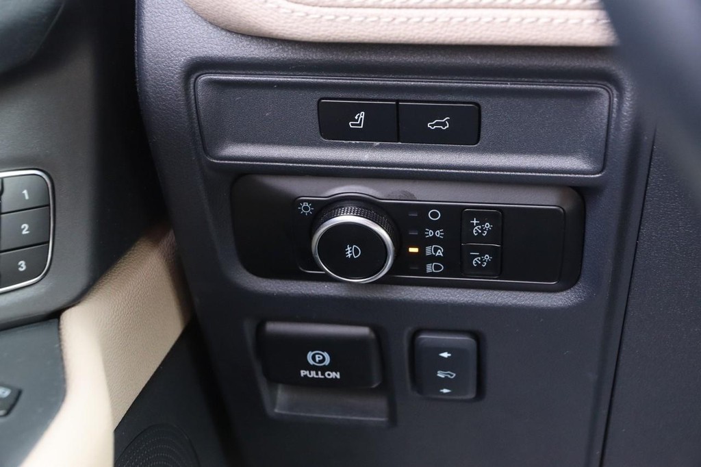 Ford Expedition Vehicle Full-screen Gallery Image 23