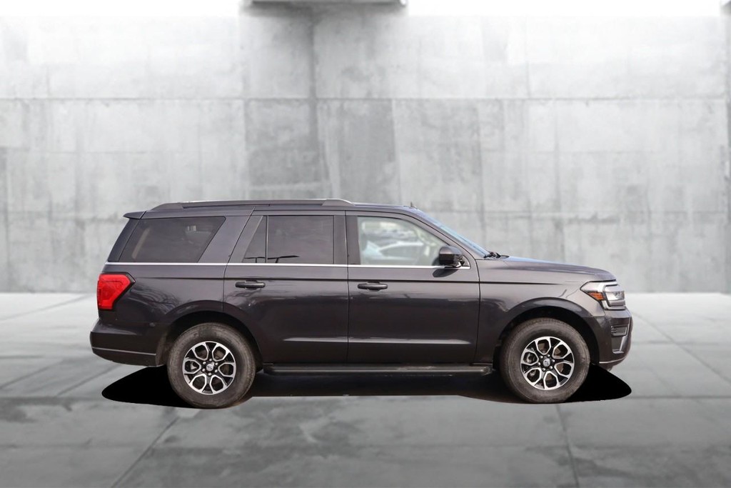 Ford Expedition Vehicle Full-screen Gallery Image 5
