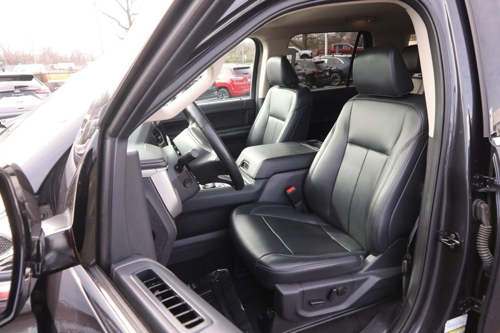 Ford Expedition Vehicle Full-screen Gallery Image 10