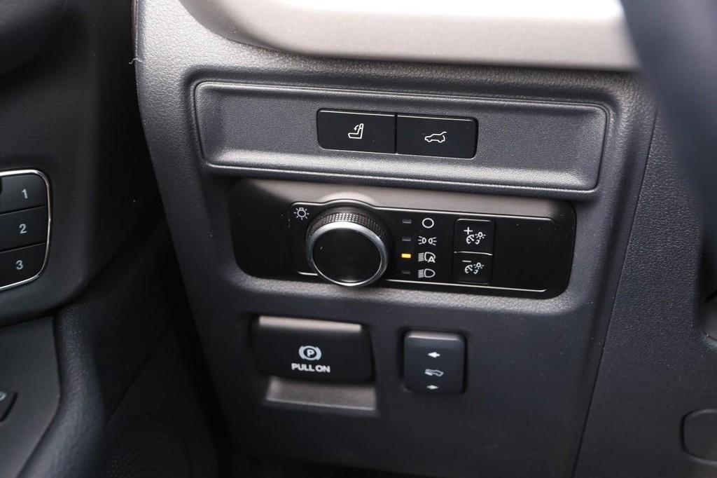 Ford Expedition Vehicle Full-screen Gallery Image 23