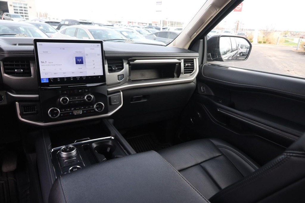 Ford Expedition Vehicle Full-screen Gallery Image 28