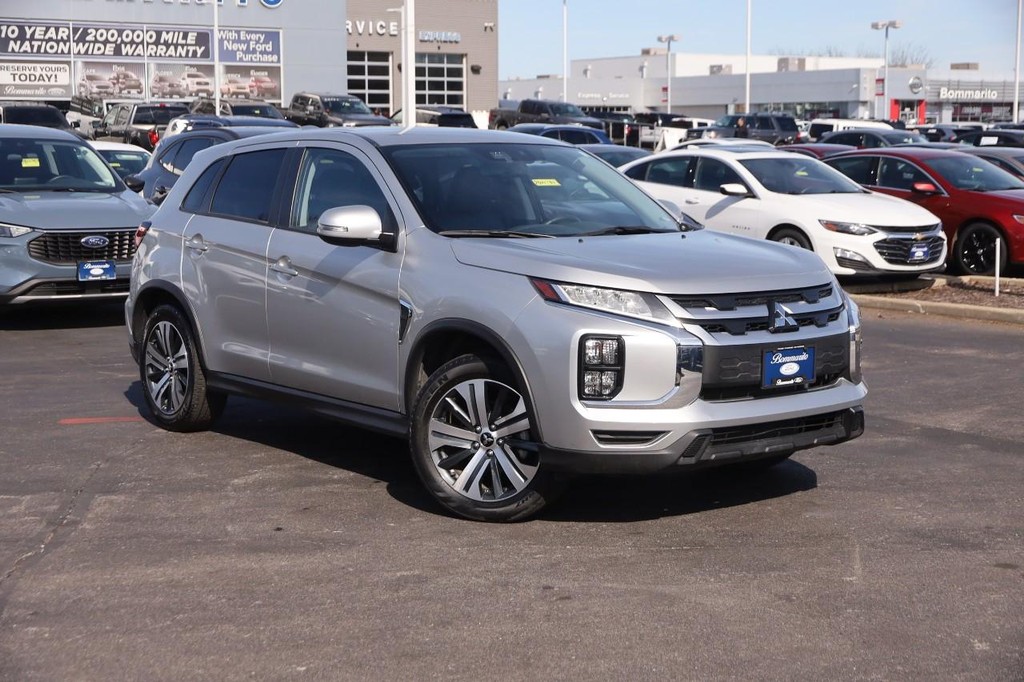 Mitsubishi Outlander Sport Vehicle Full-screen Gallery Image 2