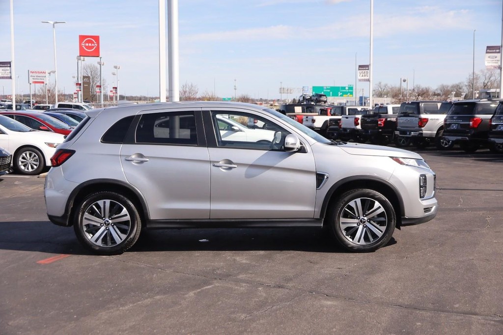 Mitsubishi Outlander Sport Vehicle Full-screen Gallery Image 5