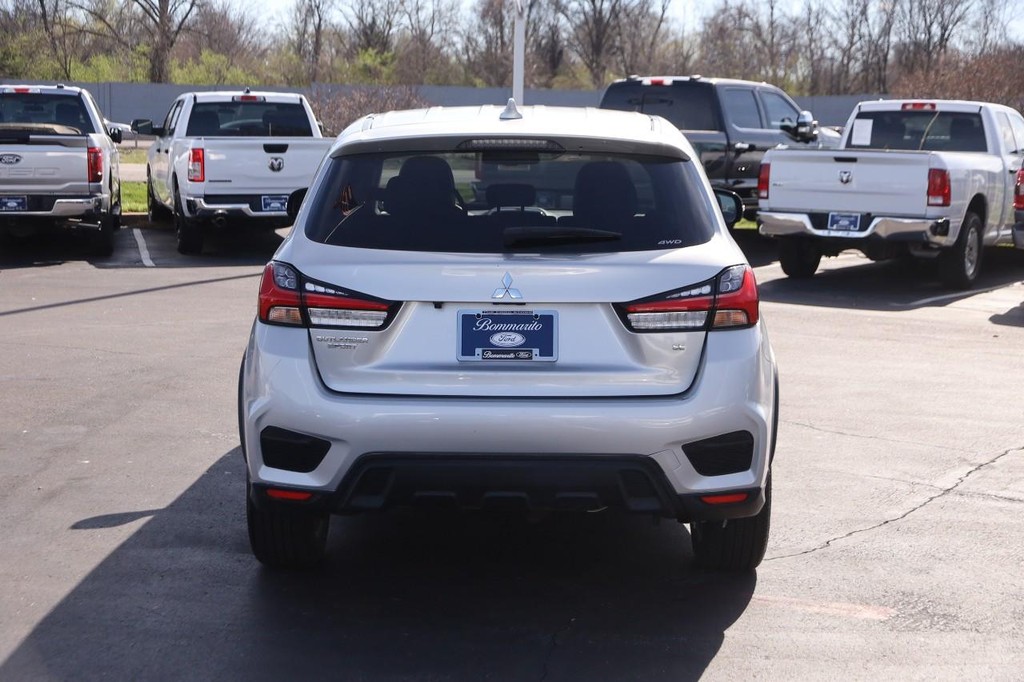 Mitsubishi Outlander Sport Vehicle Full-screen Gallery Image 6