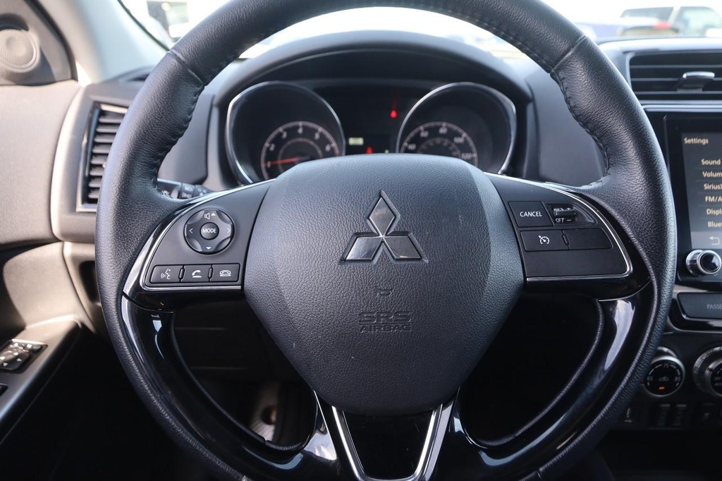 Mitsubishi Outlander Sport Vehicle Full-screen Gallery Image 10