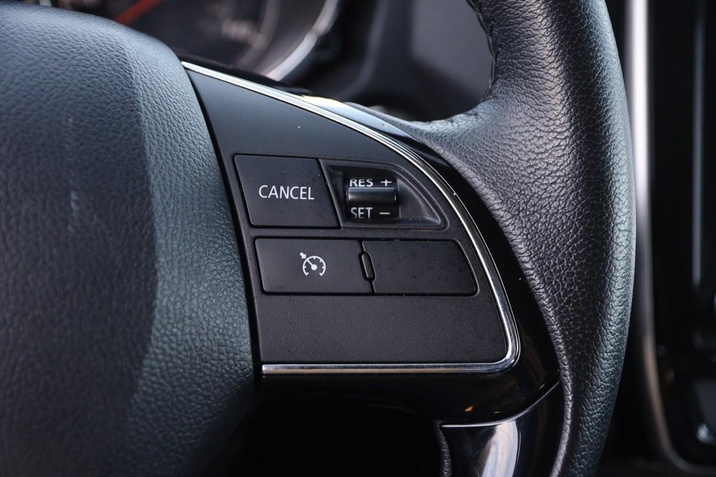 Mitsubishi Outlander Sport Vehicle Full-screen Gallery Image 12