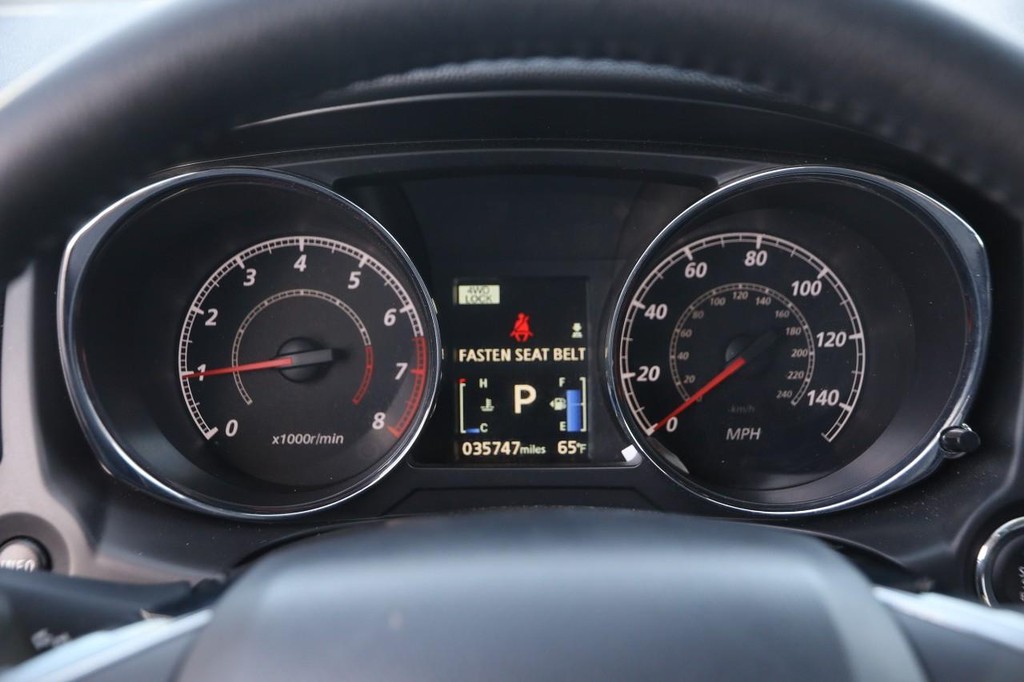 Mitsubishi Outlander Sport Vehicle Full-screen Gallery Image 13