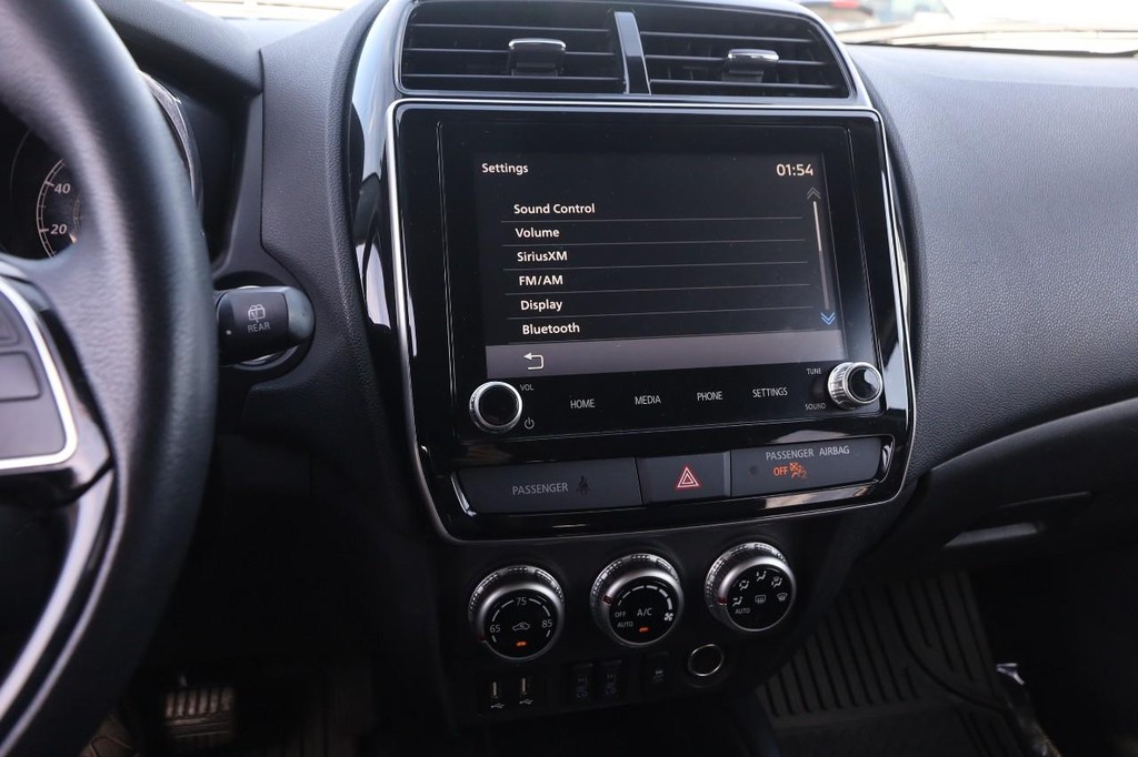 Mitsubishi Outlander Sport Vehicle Full-screen Gallery Image 15