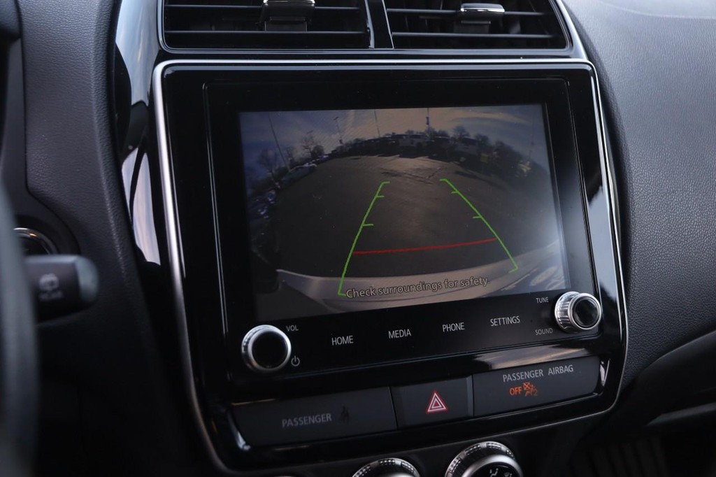 Mitsubishi Outlander Sport Vehicle Full-screen Gallery Image 16