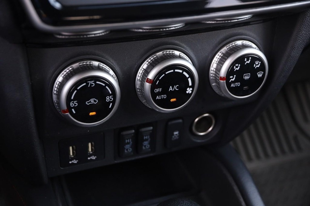 Mitsubishi Outlander Sport Vehicle Full-screen Gallery Image 17