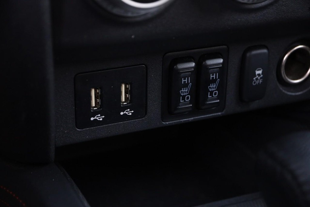 Mitsubishi Outlander Sport Vehicle Full-screen Gallery Image 18