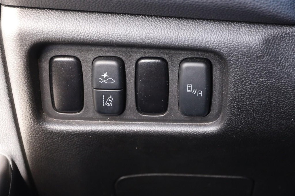 Mitsubishi Outlander Sport Vehicle Full-screen Gallery Image 20