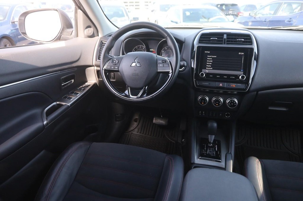 Mitsubishi Outlander Sport Vehicle Full-screen Gallery Image 22