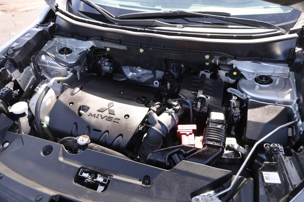 Mitsubishi Outlander Sport Vehicle Full-screen Gallery Image 27