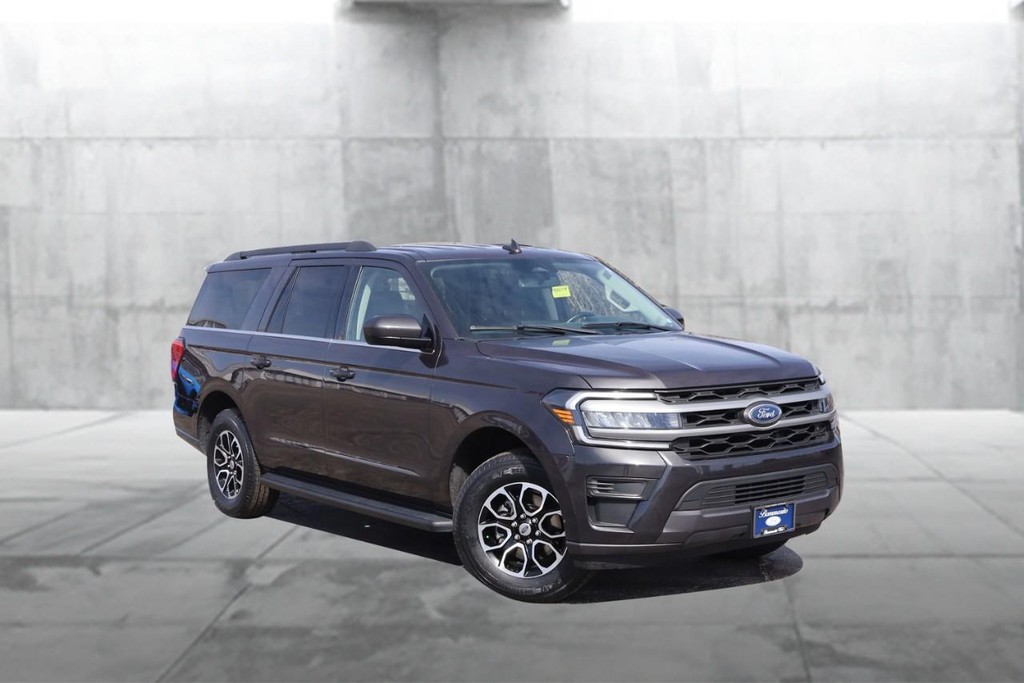 Ford Expedition Max Vehicle Full-screen Gallery Image 2