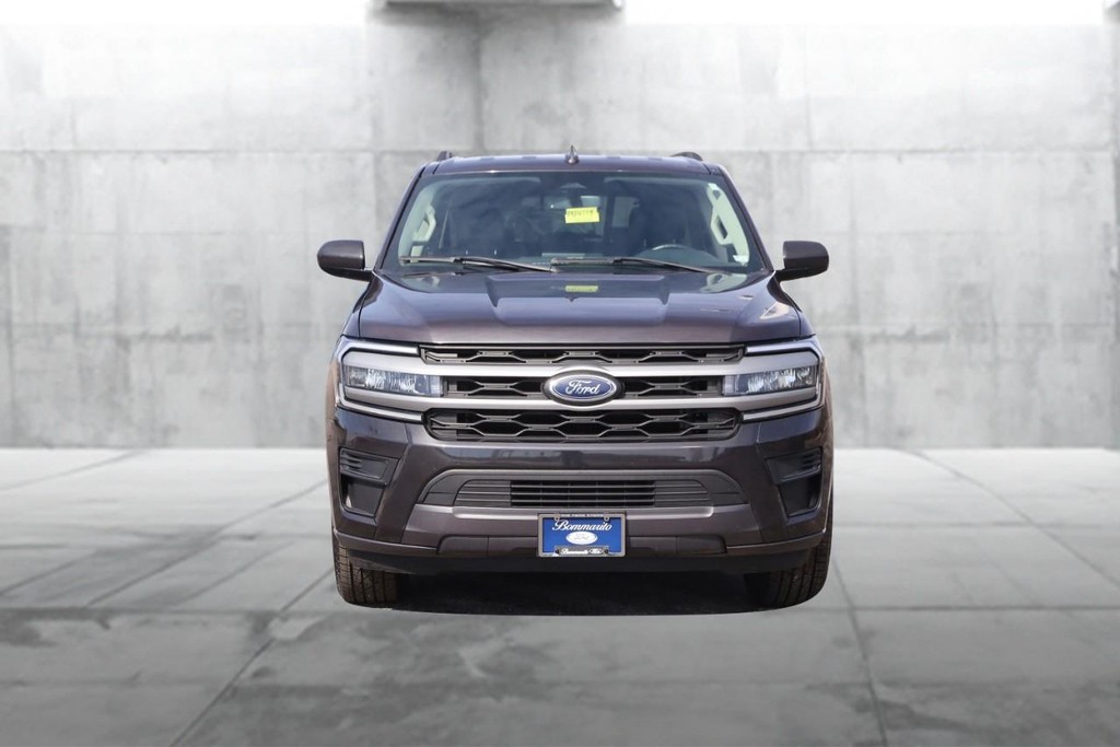 Ford Expedition Max Vehicle Full-screen Gallery Image 4