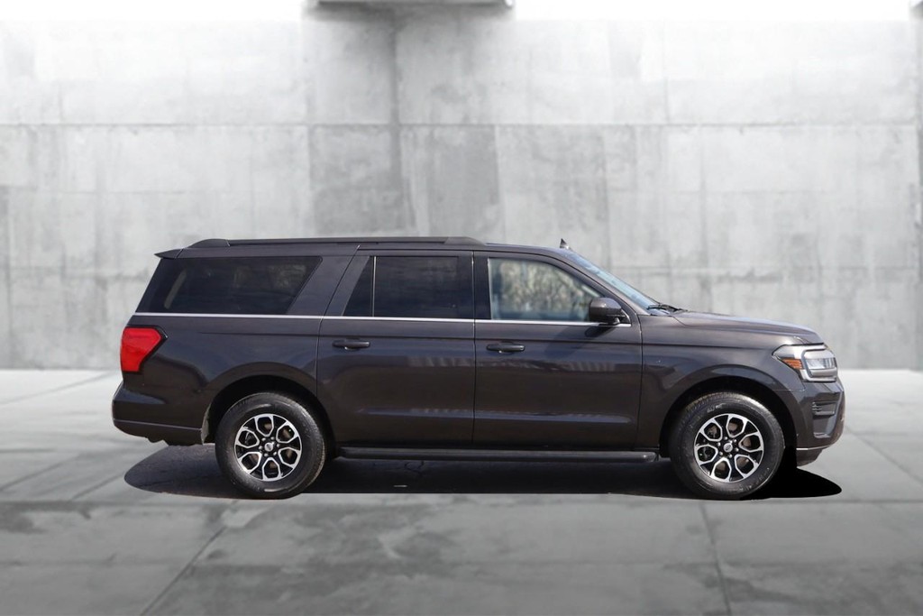 Ford Expedition Max Vehicle Full-screen Gallery Image 5