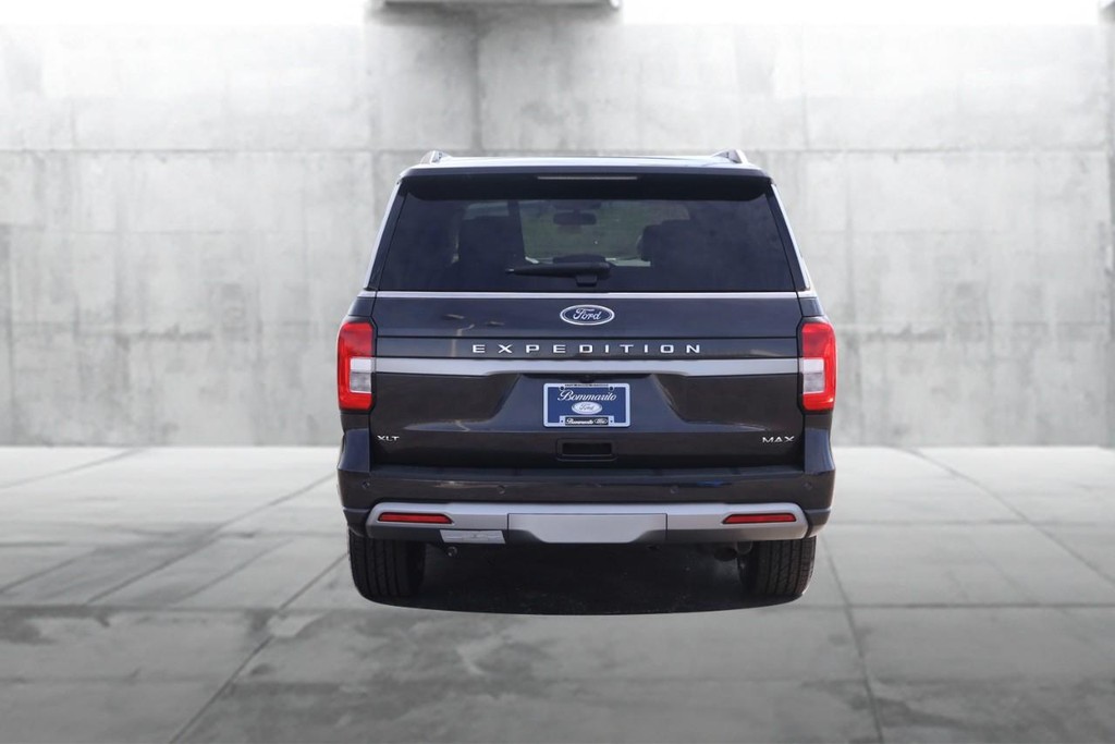 Ford Expedition Max Vehicle Full-screen Gallery Image 6